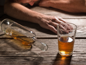 Tình trạng ngộ độc rượu hiện nay- Một số cách xử lý khi ngộ độc rượu